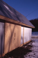 養殖小屋の外壁（波板鉄板）